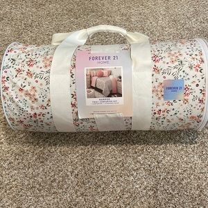 Forever 21 twin floral comforter